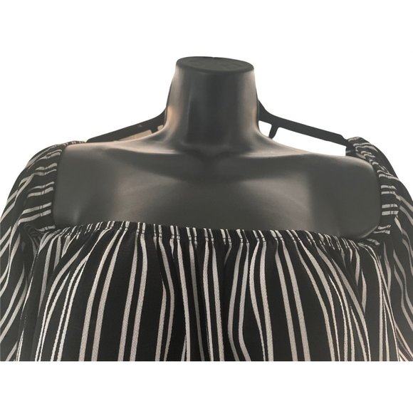 Free kisses medium black and white striped off shoulder - Picture 3 of 4